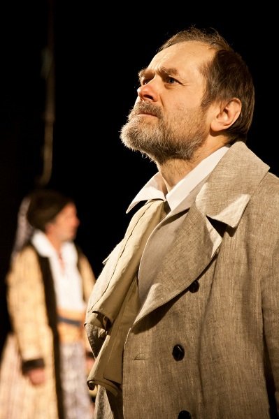 Подоїли корів та на велику сцену ....